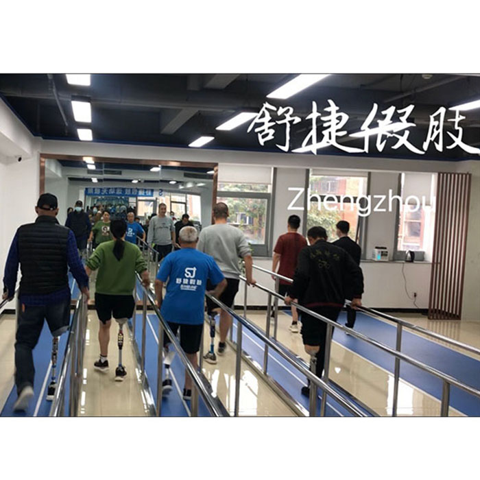 大腿假肢，訓(xùn)練.jpg